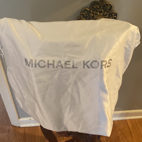 Authentic Michael Kors Leila Olive Green Large Nylon Tote Bag - Picture 5 of 16